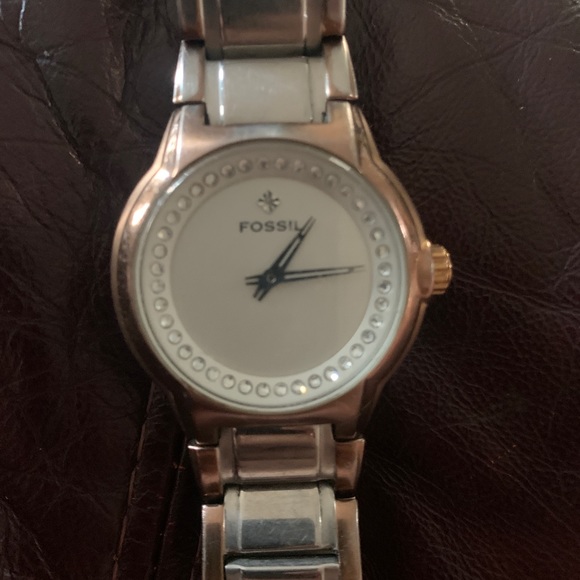 Men's Two-Tone Fossil Watch: Bold Style for Every Moment - Picture 2 of 7